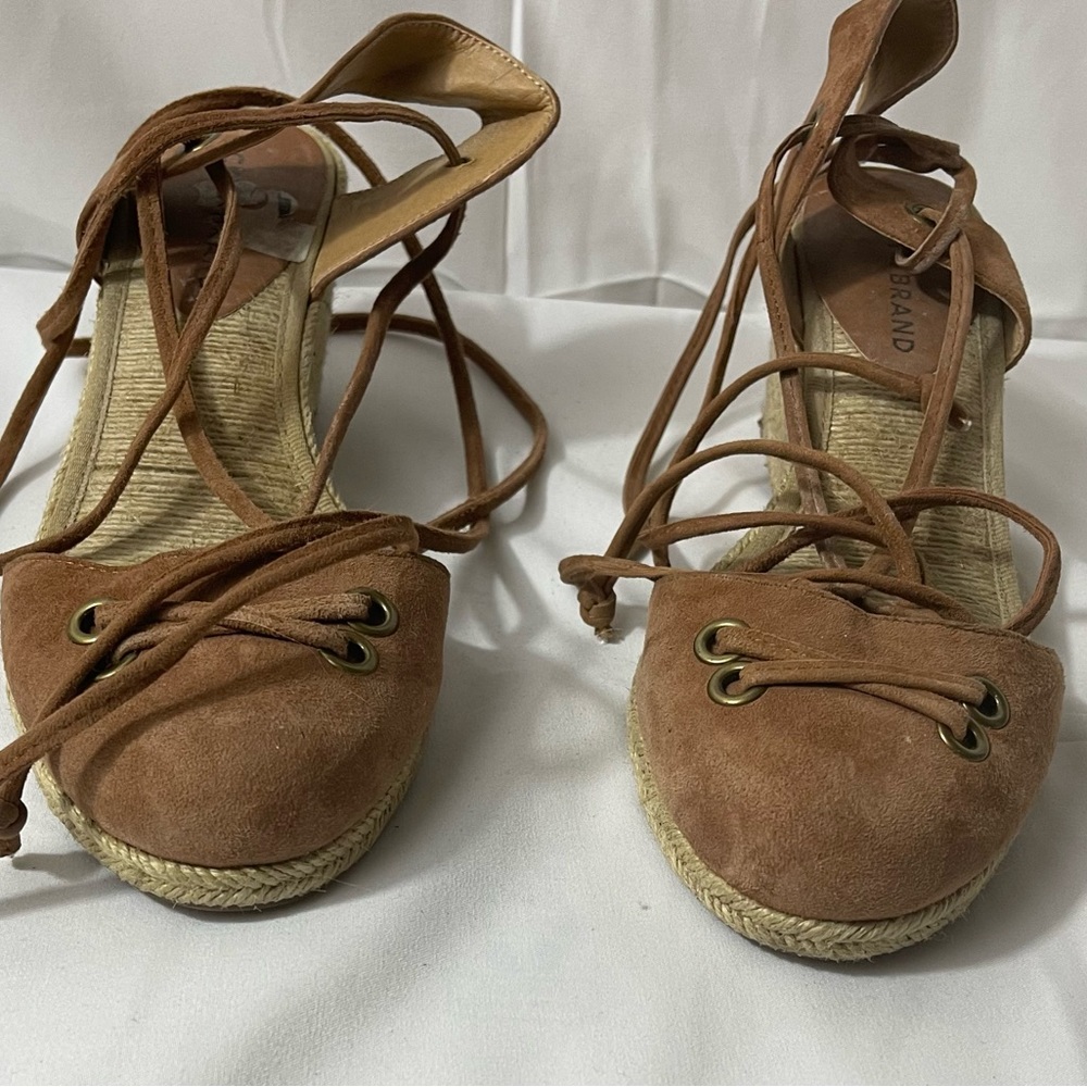 Woman’s wedged sandal